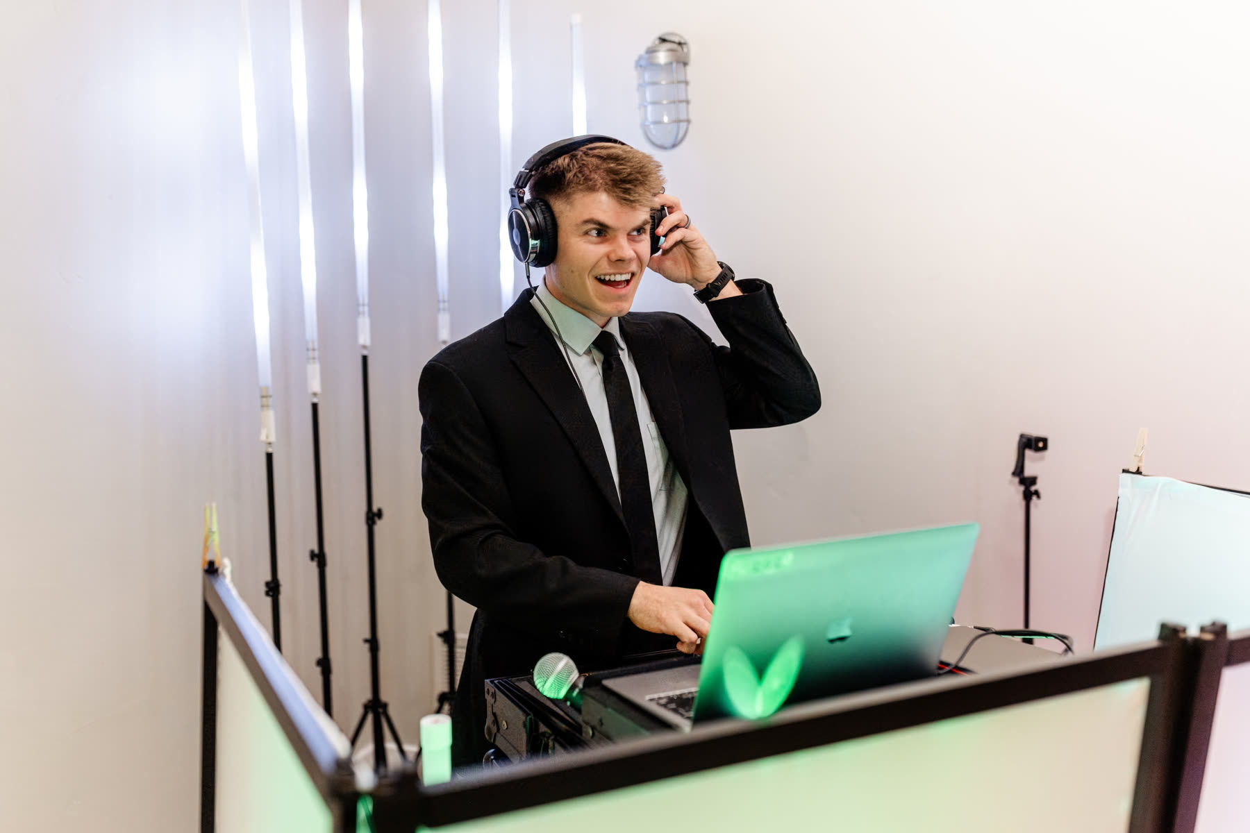 Jared, JDJ Entertainment, DJing a reception